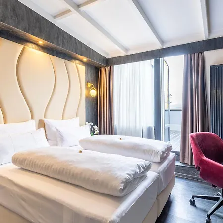 Plaza Hotel 3*