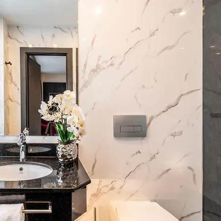 Plaza Hotel 3*
