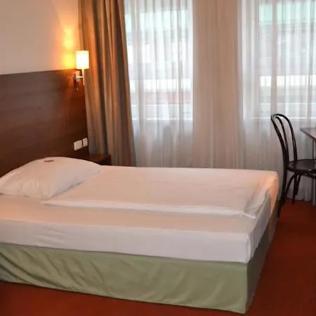 Plaza Otel 3*